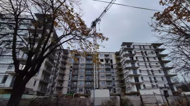 Paradoks Piotrkowa: Buduje się pięć razy więcej mieszkań, a liczba mieszkańców dramatycznie spada