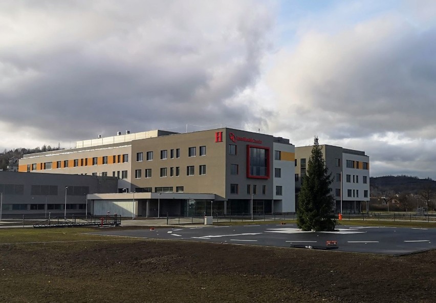 Szpital Powiatowy w Żywcu na ukończeniu. Obiekt uzyskał pozwolenia na użytkowanie - informuje generalny wykonawca