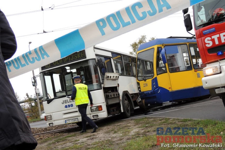 Wypadek w Toruniu. 11 osób poszkodowanych po zderzeniu...