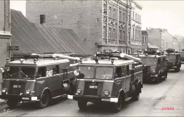 W Oleśnie wybudowano też od podstaw Państwowy Ośrodek Maszynowy (POM), zorganizowano kółka rolnicze, uruchomiono Rejonowe Przedsiębiorstwo Gospodarki Komunalnej i Mieszkaniowej, Rejonowy Zakład Budownictwa Wiejskiego (z wytwórnią prefabrykatów), zorganizowano jednostkę remontowo-budowlaną PGR w Świerczu, utworzono zajezdnię Przedsiębiorstwa Sprzętowo-Transportowego Budownictwa Rolniczego.

Pasażerów oraz towary woziły na terenie Olesna: PKS, Spółdzielnia Transportu Wiejskiego i Przedsiębiorstwo Transportowe Handlu Wewnętrznego.