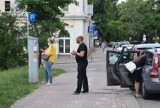 Kierowcy narzekają na kolejki do parkometrów na placu Wolności w Kielcach [ZDJĘCIA]