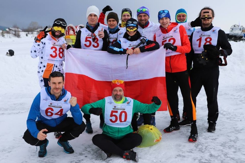 XV Baikal Ice Marathon z udziałem mieszkańców Dolnego Śląska! Pobiegli przez skuty lodem Bajkał. ZDJĘCIA
