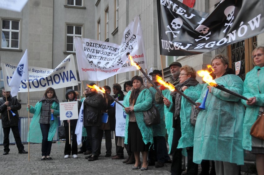 Demonstracja przed u. Marszałkowskim w obronie Szpitali i...
