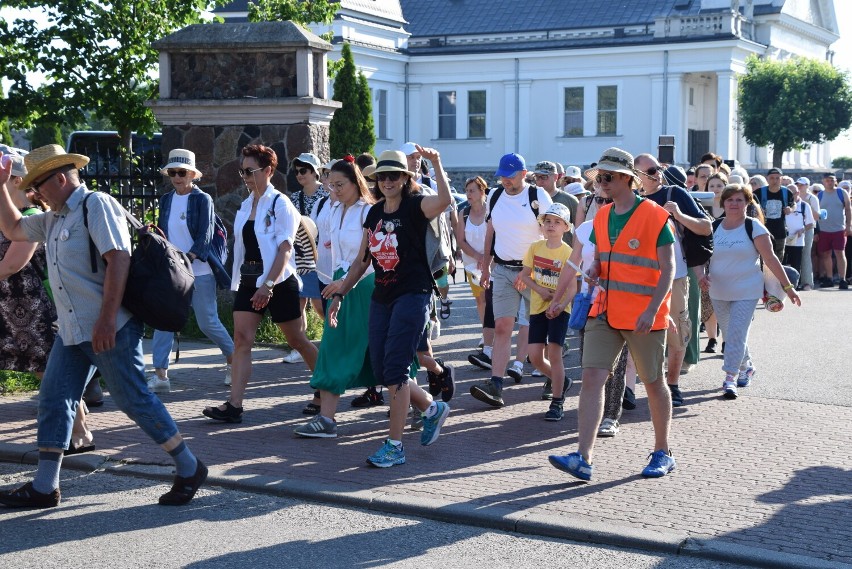 Wyszli na pątniczy szlak. 41 Piesza Pielgrzymka Różanostocka wyruszyła w niedzielę rano z Sokółki