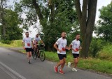 Sławek i Łukasz biegną ze Świnoujścia, w niedzielę po pokonaniu 1111 km planują dobiec do Dubiecka [ZDJĘCIA]