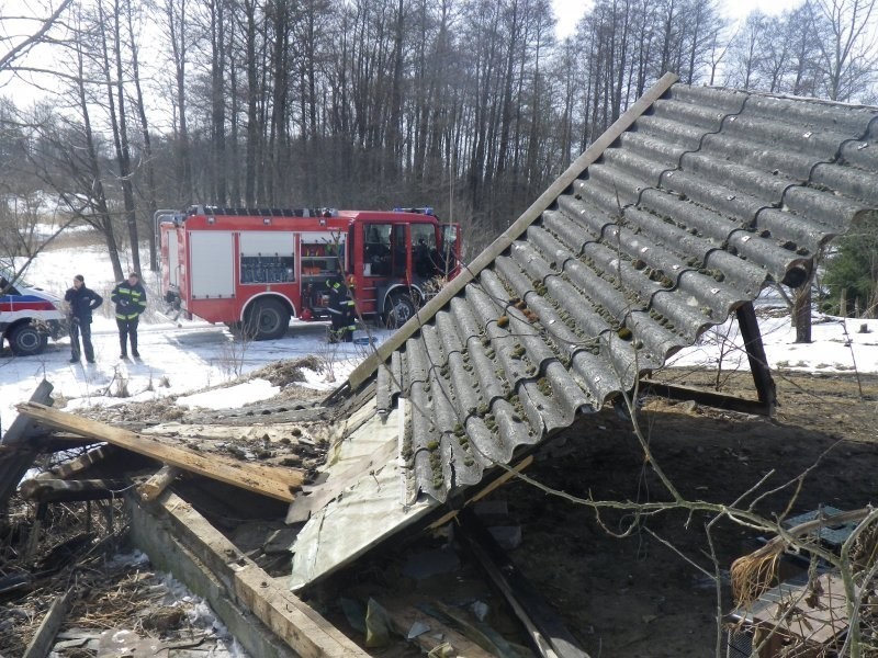 Przybyli na miejsce zdarzenia strażacy stwierdzili, że...