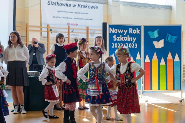 Uroczysta inauguracja nowego roku szkolnego, z udziałem władz miasta, odbyła się m.in. w Szkole Podstawowej nr 50 przy ulicy Katowickiej 28, która została rozbudowana