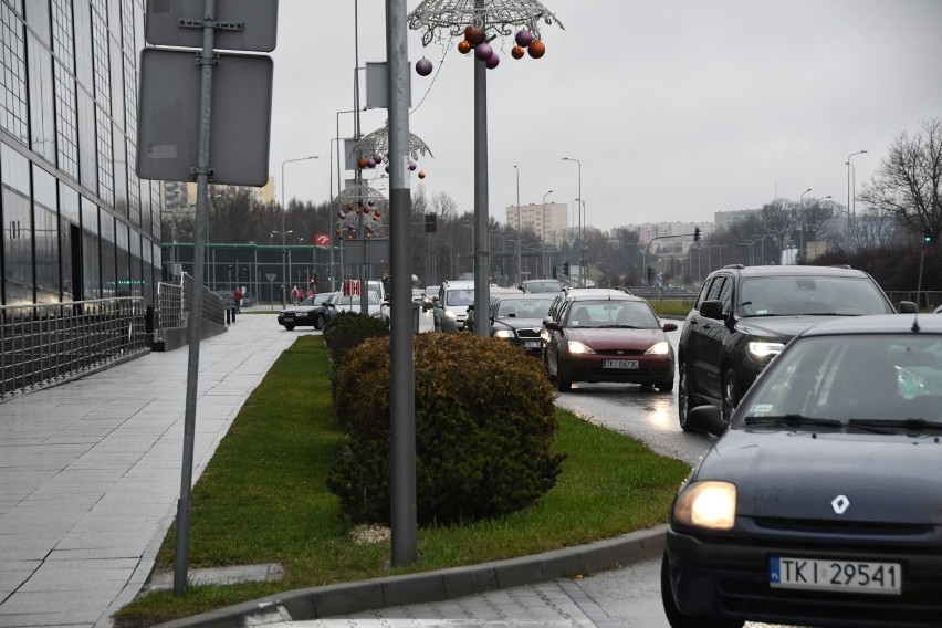 Wigilia na drogach w Kielcach. Ruch umiarkowany [ZDJĘCIA]