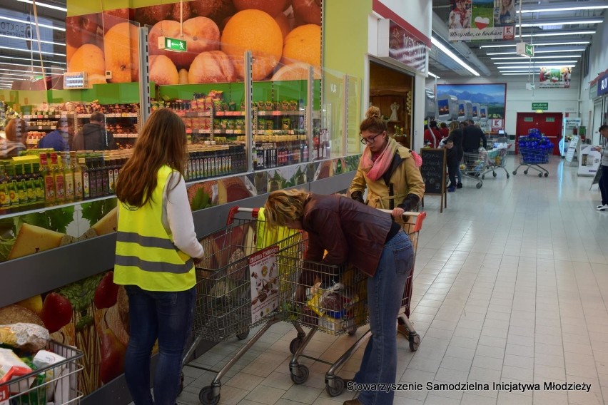 Wielkamoc z SIM-em. Zebrano 1500 kg żywności