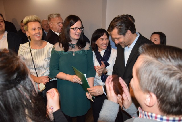 Nieoficjalne wyniki wyborów w Kaliszu. Krystian Kinstowski prawdopodobnie zostanie nowym prezydentem miasta