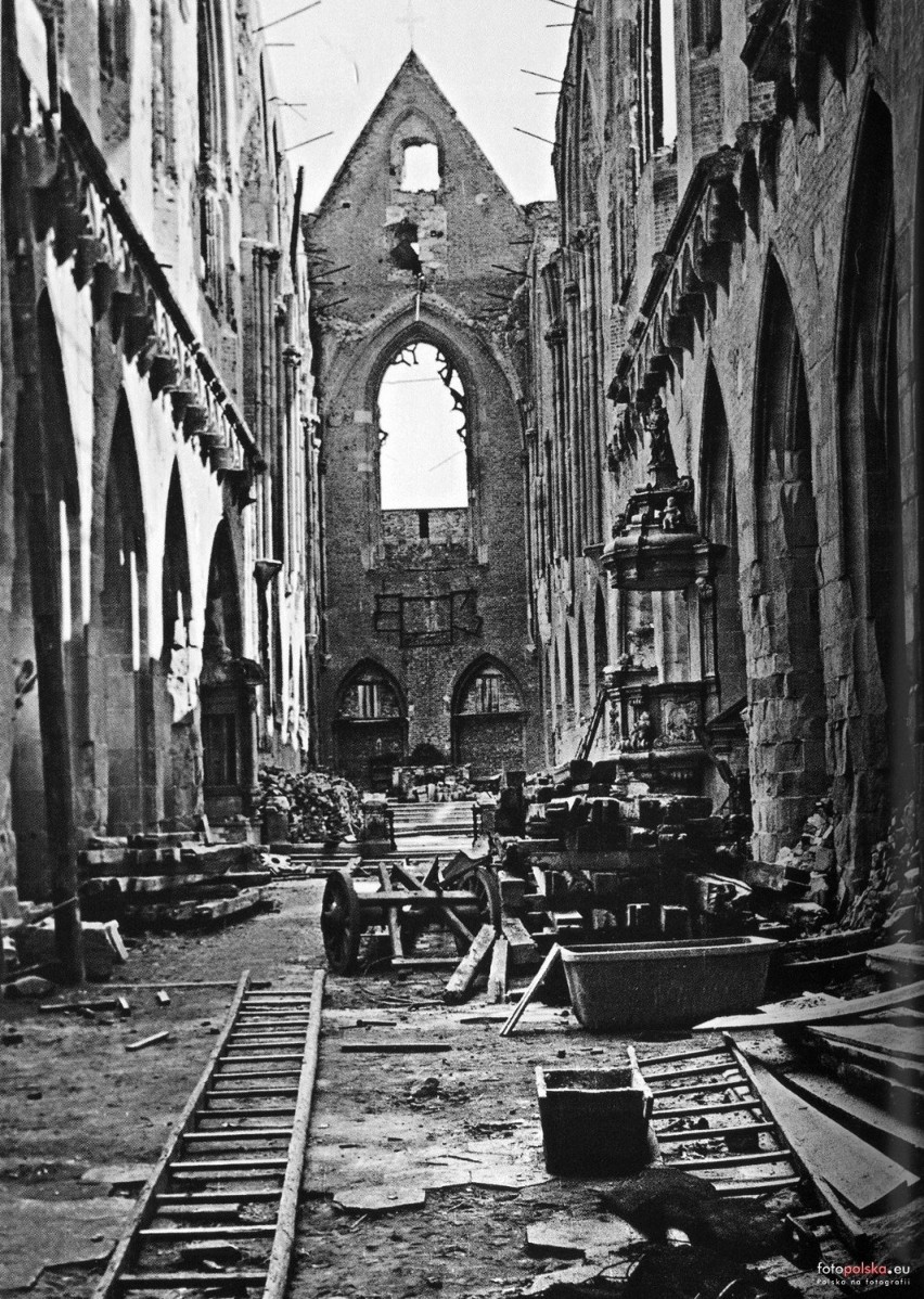 Zobaczcie zdjęcia wrocławskiej katedry tuż po II wojnie światowej. Aż serce boli...