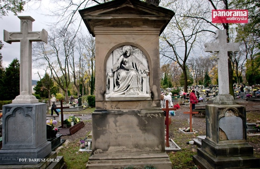 Grobowiec rodziny Brade na Cmentarzu Komunalnym w Wałbrzychu...