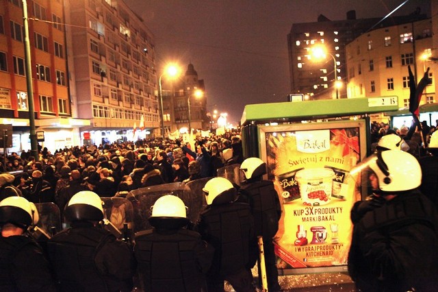 Nie dla ACTA w Poznaniu: Zarzuty dla uczestników manifestacji

W czwartek odbył się protest przeciw umowie ACTA. Policja zatrzymała kilku demonstrantów, w tym dwóch nieletnich. Zadymiarze usłyszeli zarzuty.

Zobacz więcej: