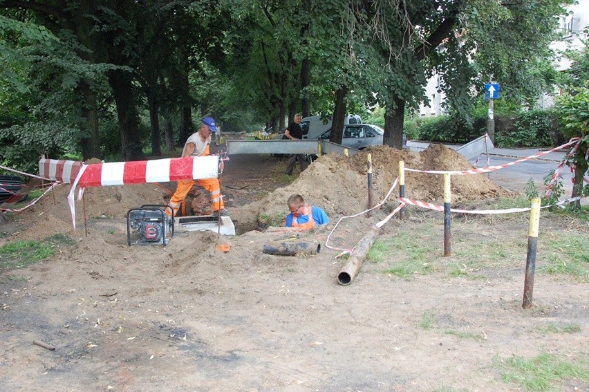 Wrocław: Rozkopali Kosynierów, bo kładą kable
