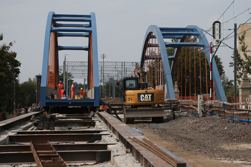 Montaż wiaduktu kolejowego na Grabiszyńskiej. Tramwaje pojadą objazdami