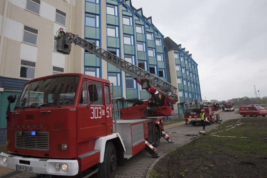 Wrocław: Ewakuacja szpitala na Borowskiej (ZDJĘCIA)