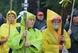 Sosnowiecka Piesza Pielgrzymka - ZDJĘCIA. Z Będzina wyruszyła w deszczu, na Jasną Górę