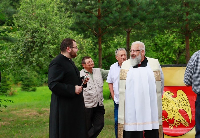 Trzykilometrowa droga powiatowa uroczyście otwarta. Byli samorządowcy, duchowni, mieszkańcy, a nawet były minister 