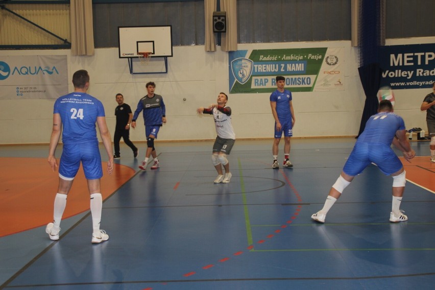 Volley Radomsko grał sparing z Eco-Team AZS Stoelzle Częstochowa. Wracają siatkarskie emocje. ZDJĘCIA