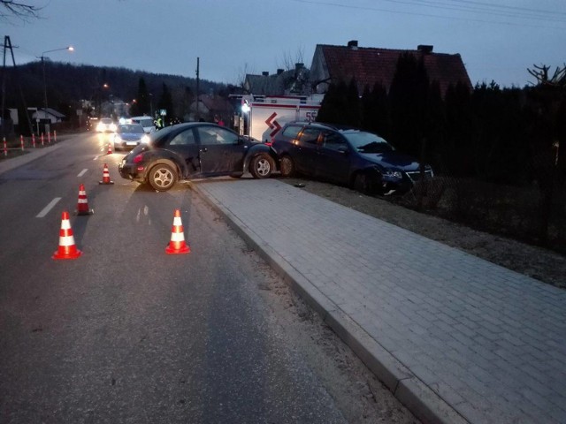 Wypadek poniedziałkowy w Kostkowie, na skrzyżowaniu ul. Ks. Stanisława Galasa z ulicą Kościelną.