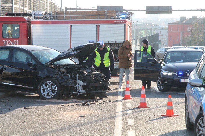 Wypadek w centrum Kielc. Jedna osoba została zabrana do szpitala