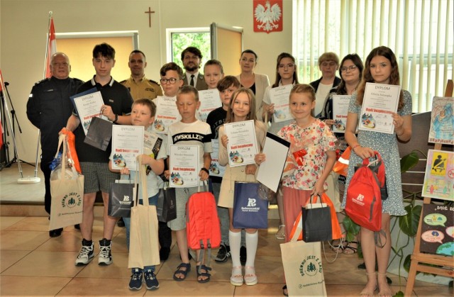 W starostwie powiatowym w Radomsku rozstrzygnięto konkurs "Bądź bezpieczny", przeznaczony dla uczniów szkół podstawowych