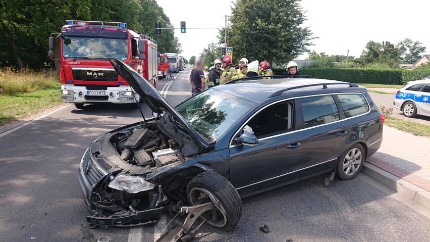 Zderzenie samochodu osobowego i ciężarowego w Wilkowie Polskim. Jedna osoba trafiła do szpitala 