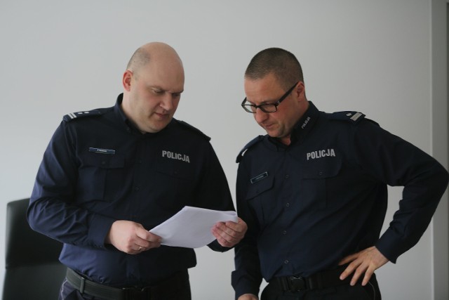 Mł. insp. Piotr Nowicki, komendant KMP w Piotrkowie oraz podinsp. Jacek Rzepkowski, I zastępca komendanta