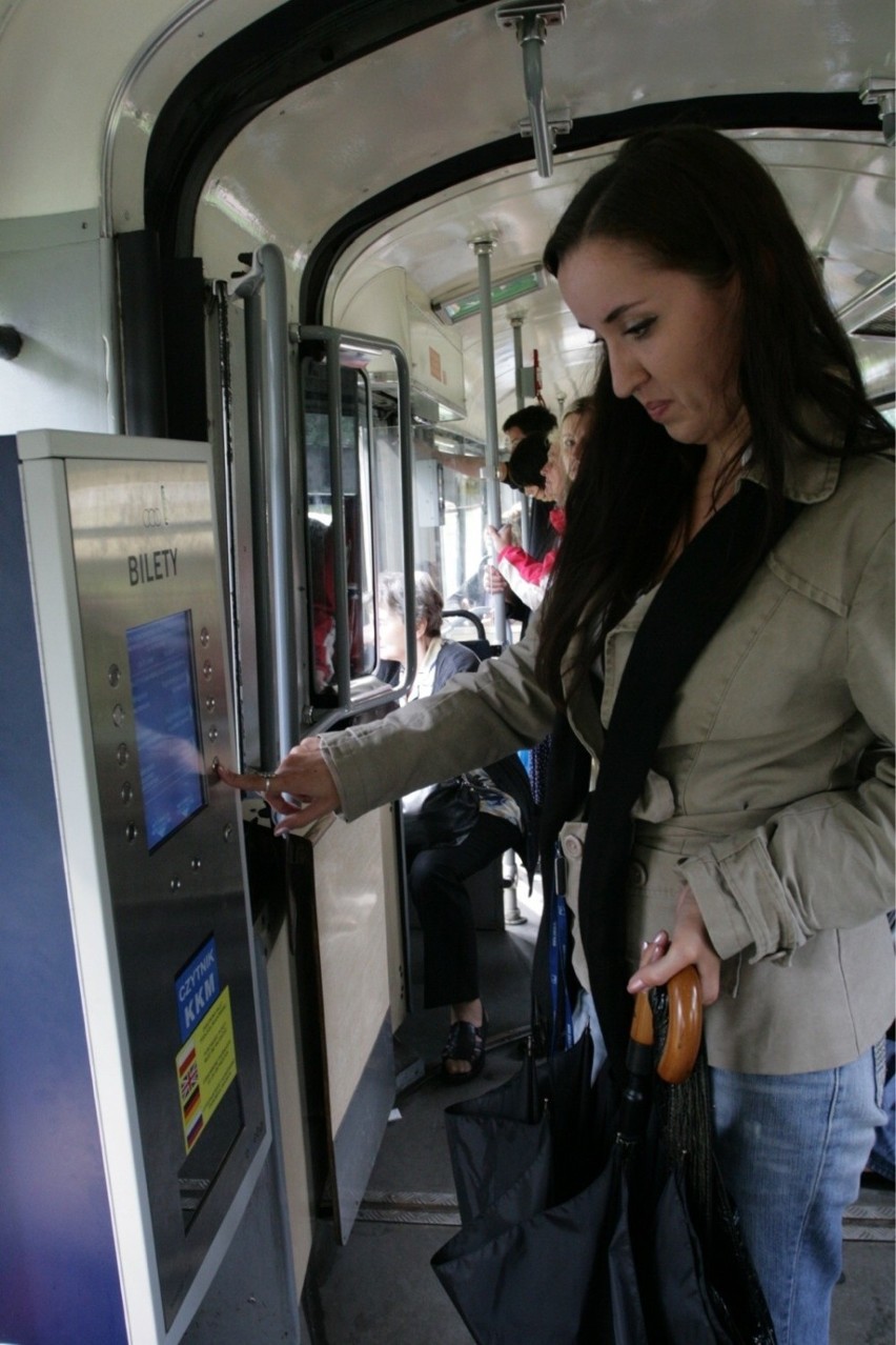 24.07.2008 krakow ..automat biletowy w tramwaj nr 22 ..bilet...