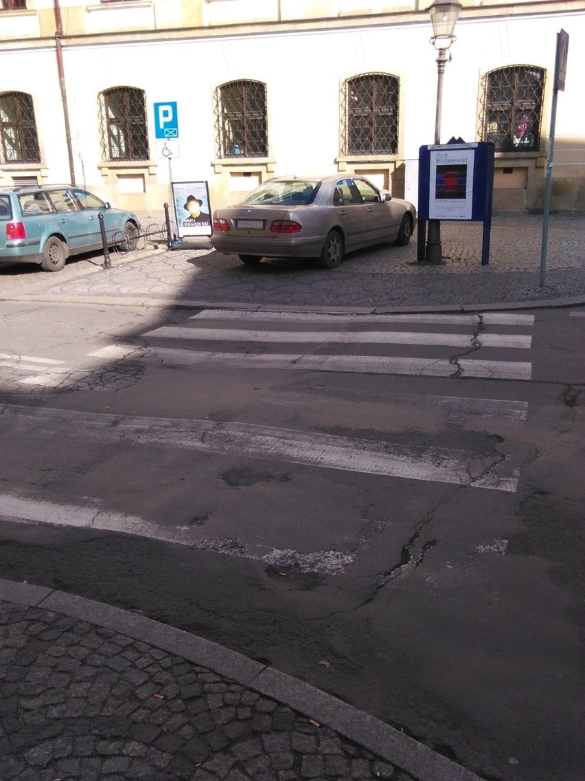 Mistrz parkowania, czyli pokaż nam jak parkuje Twój sąsiad (ZDJĘCIA)