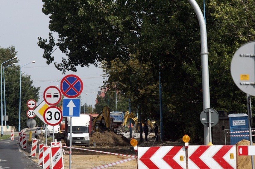 Przebudowa ulicy Leszczyńskiej w Legnicy, trwają prace drogowe [ZDJĘCIA]