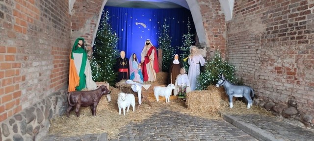 Bożonarodzeniowe szopki w Bramie Grudziądzkiej oraz kościele farnym w Chełmnie.