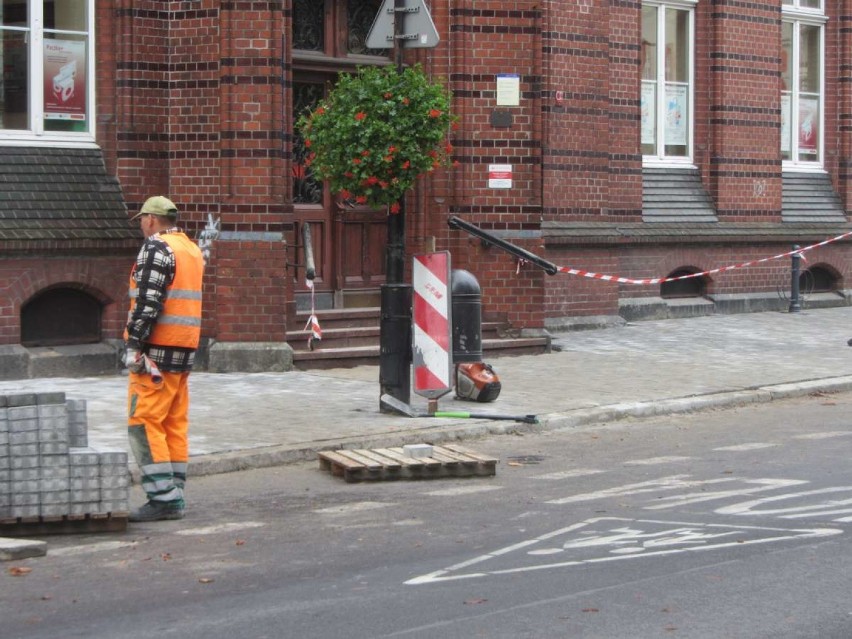 Gniezno: chodnik na Chrobrego jest remontowany