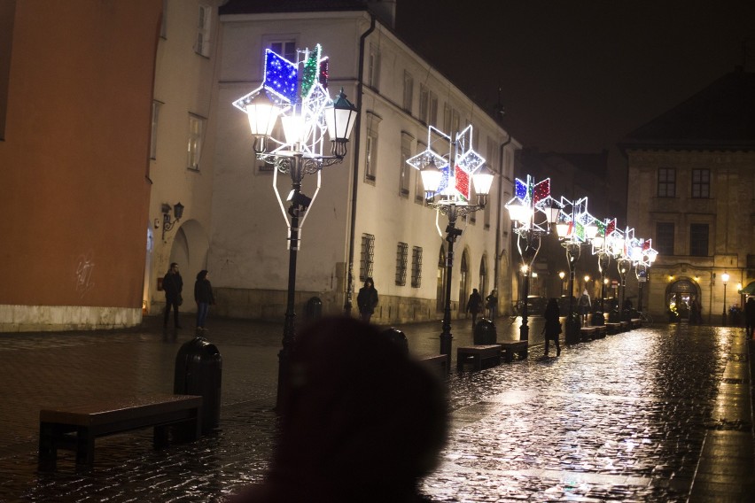 Dekoracje świąteczne w Krakowie. Mniej, czy tyle samo? [ZDJĘCIA]