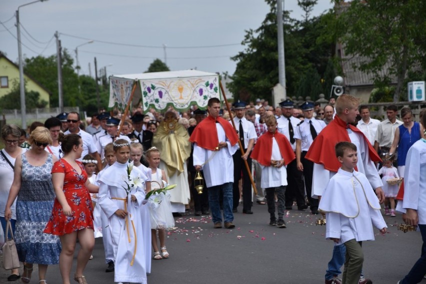 Parafianie z Wąsowa wzięli udział w procesji Bożego Ciała