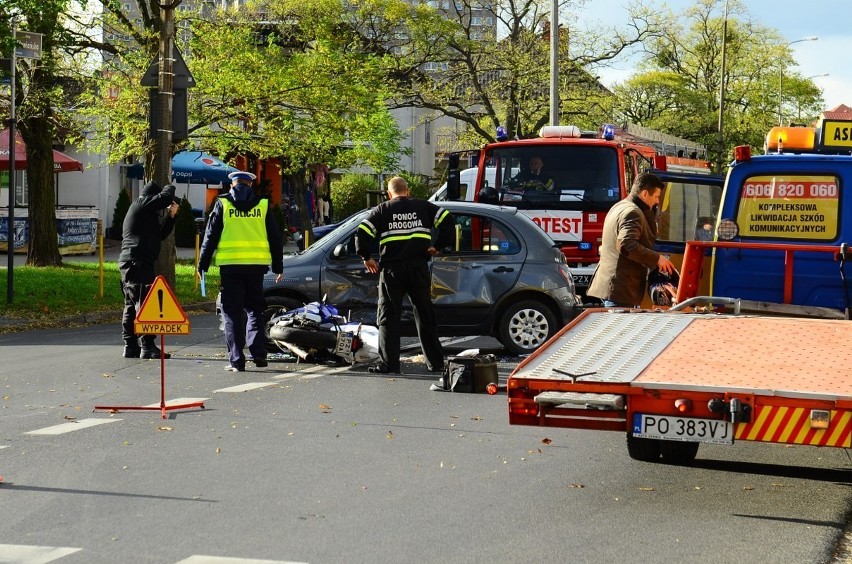 Wypadek motocyklisty na Słowiańskiej w Poznaniu....