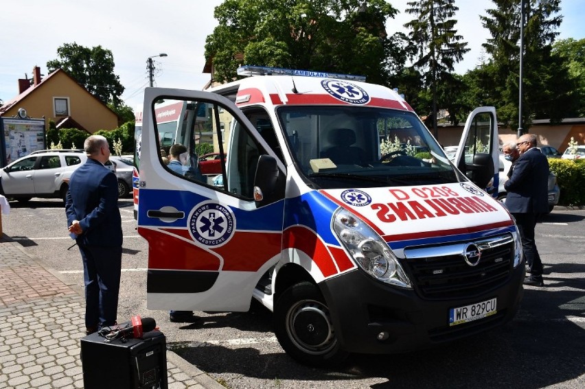 Góra. Do Zespołu Ratownictwa Medycznego w Górze trafiła nowa karetka typu „P”. Będzie służyć mieszkańcom całego powiatu [ZDJĘCIA]