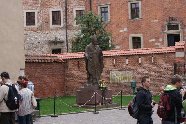 Pomnik Jana Pawła II na wzg&oacute;rzu wawelskim. Fot. Marek Bachorski-Rudnicki