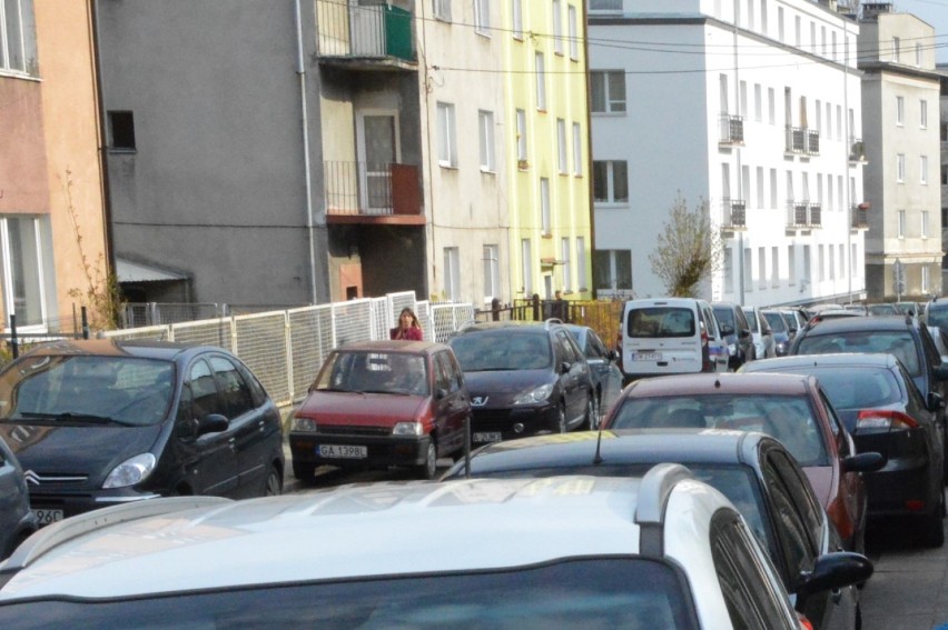 Mieszkańcy Działek Leśnych w Gdyni walczą z chaosem parkingowym [PETYCJA]
