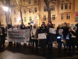 KOD Opole. Solidarni z represjonowanymi sędziami. Akcja na Pl. Daszyńskiego