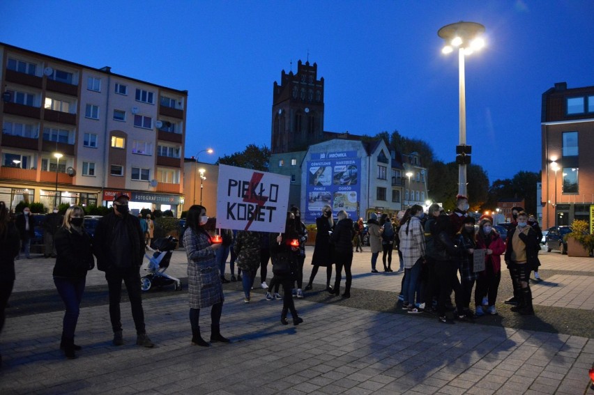 Lębork. Duża, głośna i pełna oburzenia demonstracja przeciw PiS i w obronie kobiet