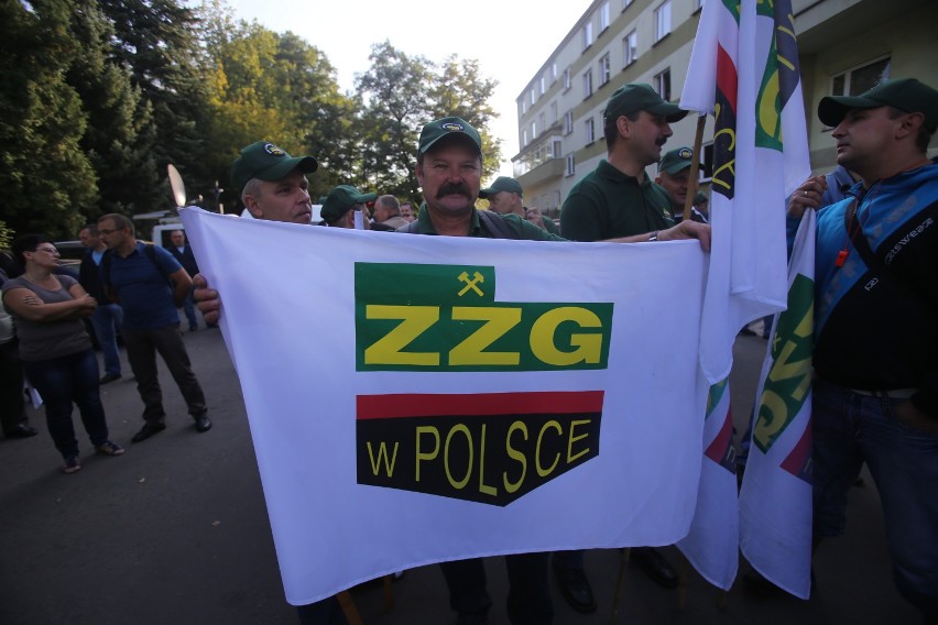 KWK Kazimierz-Juliusz: rozpoczął się protest górników w Katowicach [ZDJĘCIA]