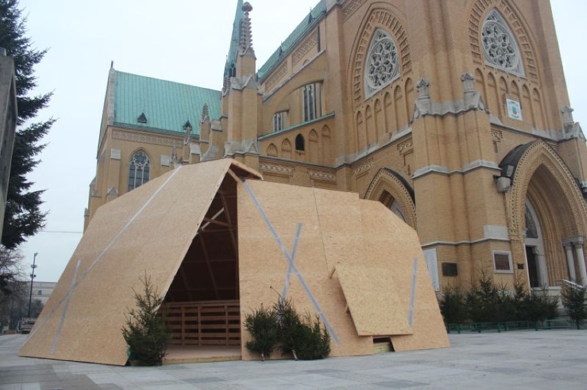 Szopkę bożonarodzeniową przed łódzką archikatedrą będzie można oglądać do 6 stycznia.