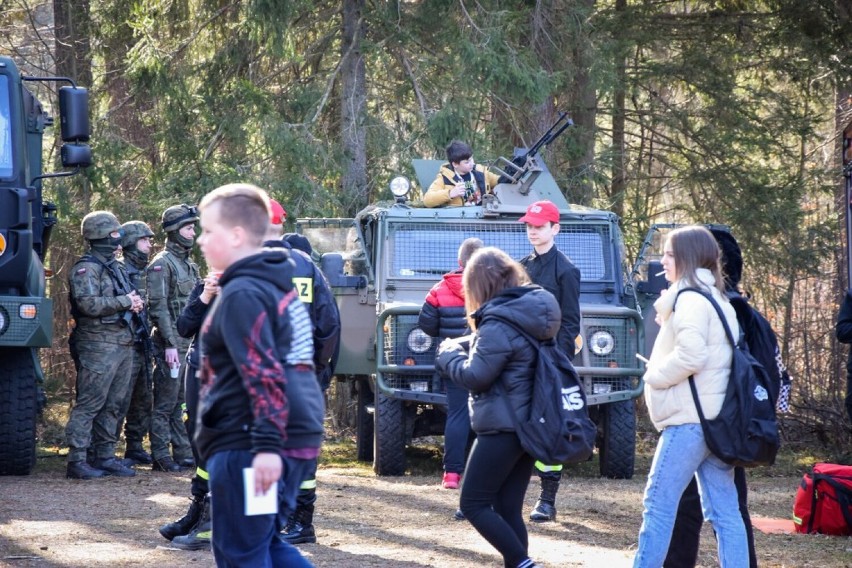 Powiat elbląski. Pierwszy dzień wiosny z mundurem