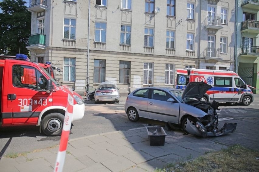 Wypadek na skrzyżowaniu ulic 6 Sierpnia i Strzelców...