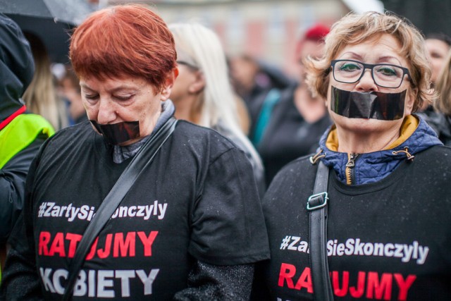 Strajk kobiet na Starym Rynku w Bydgoszczy.

