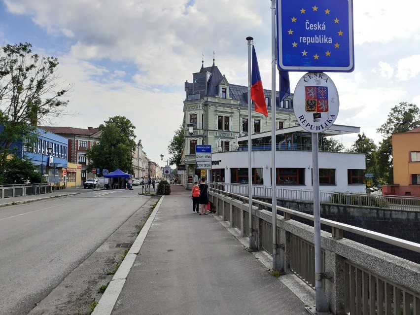 Cichy protest w Cieszynie zgromadził wielu mieszkańców...