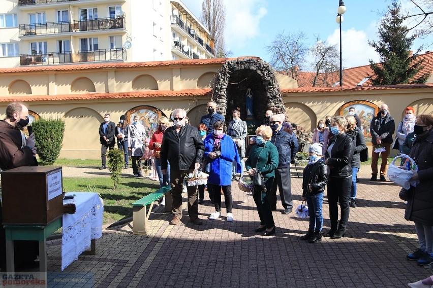 Święcenie pokarmów w Wielką Sobotę 2021 w klasztorze...