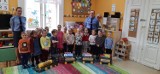 Dzieci z Przedszkola im. Akademia Króla Stasia w Rawiczu dostały "pociąg do czytania". Wykonali go osadzeni z rawickiego zakładu karnego