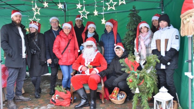 Były słodkie upominki, mikołajowe czapeczki i wielka radość.